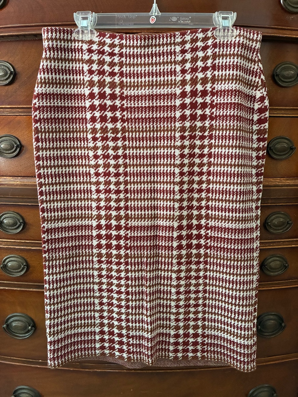 Ann Taylor Factory Red and Cream Knitted Houndstooth Pencil Skirt- Large